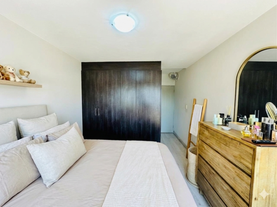 2 Bedroom Property for Sale in Sea Point Western Cape